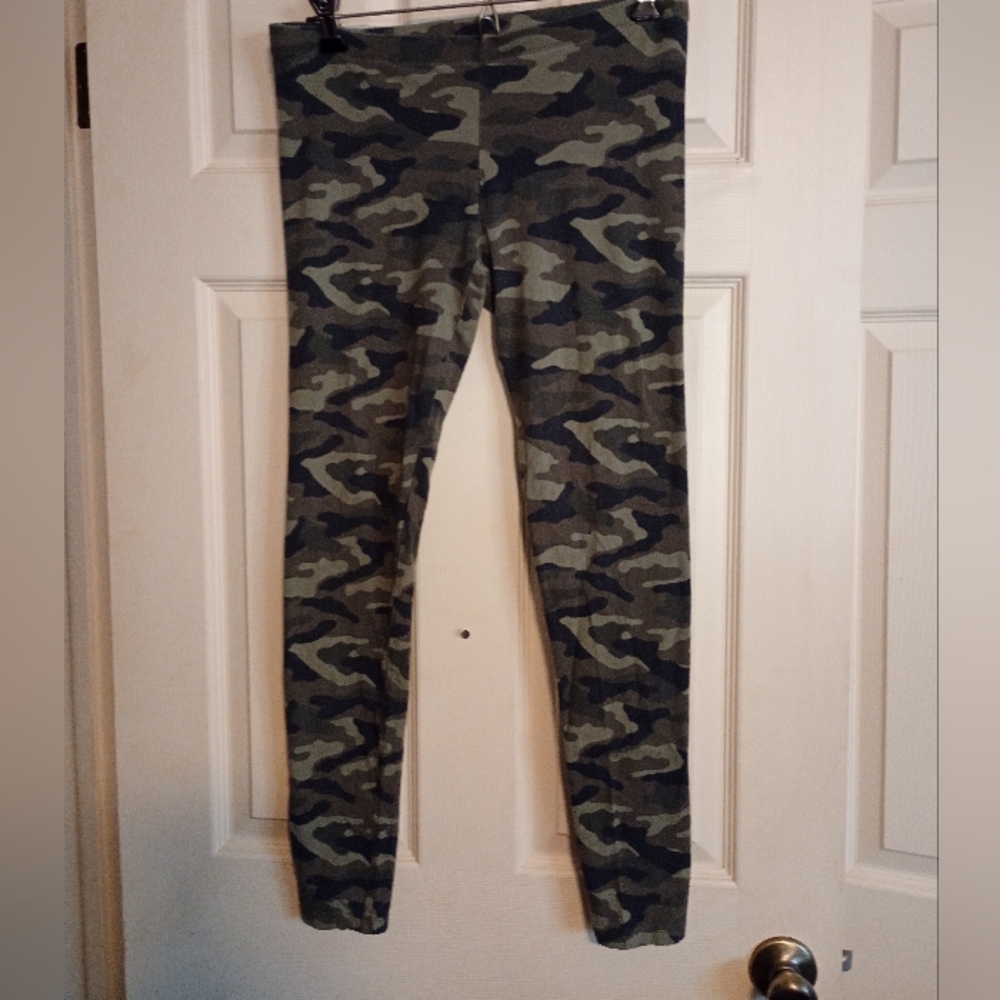 Arizona Jean Company Camouflage Leggings Size Large